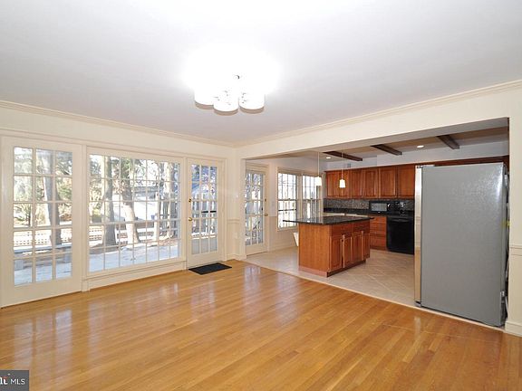 3rd image of 11132 Luxmanor Rd