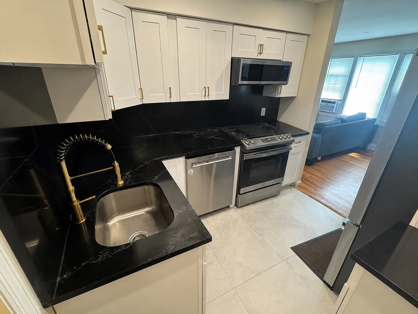 1 bed, 750 sqft, $1,875 — Photo 2