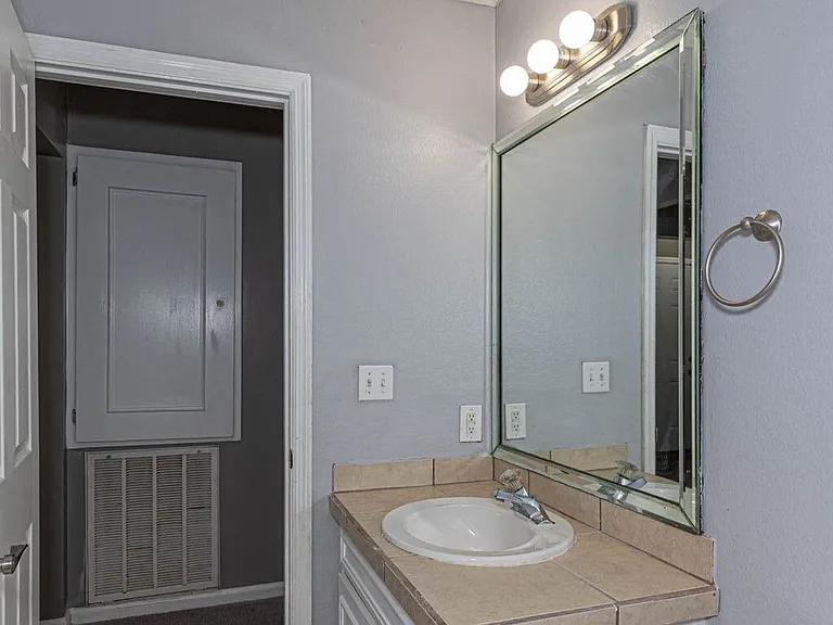 6913 Dorsey Dr — Photo 23