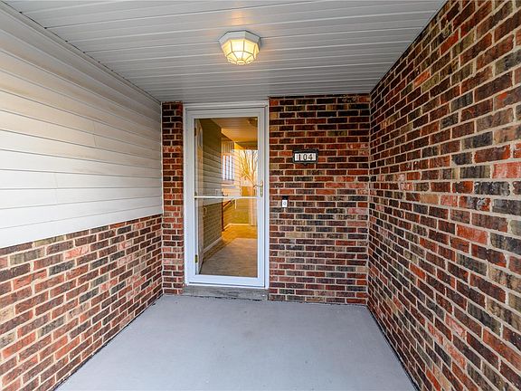 2nd image of 104 Stolze Dr