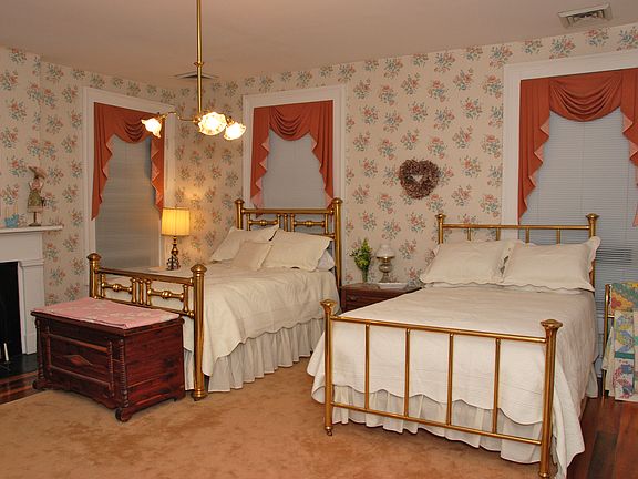 2nd floor guest bedroom