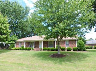 214 Stonehaven Dr, Jackson, TN 38305