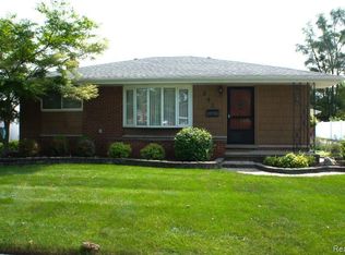 242 Redwood Dr, Troy, MI 48083
