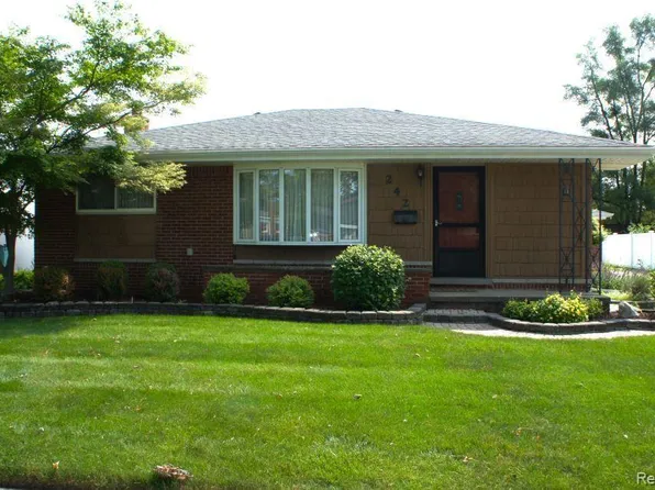 242 Redwood Dr, Troy, MI 48083