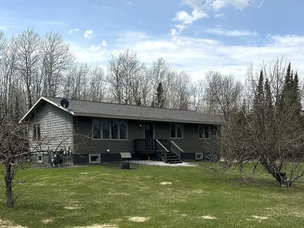 62638 300th St, Warroad, MN 56763
