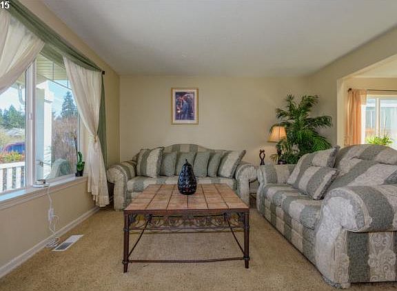 3rd image of 10614 NE 22nd Pl