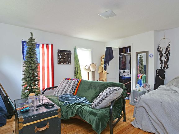 3rd image of 1009 Division St S #4