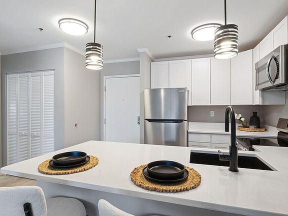4th image of 148 Breakwater Drive #204