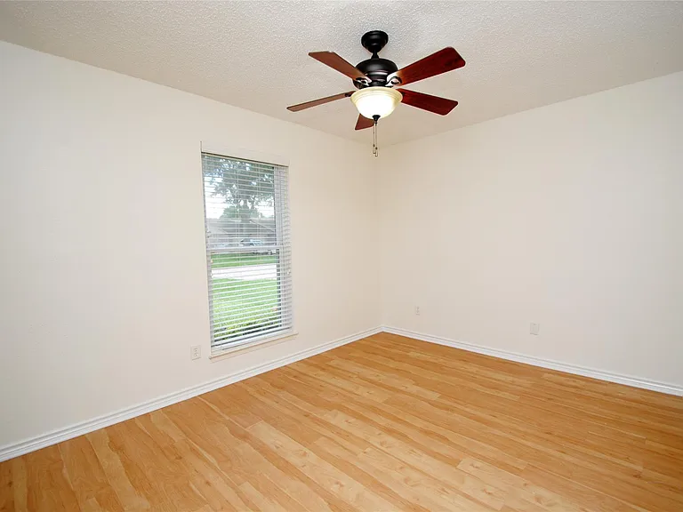 22619 Leedstown Ln — Photo 11