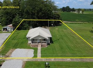 401 E Elm St, Waltonville, IL 62894