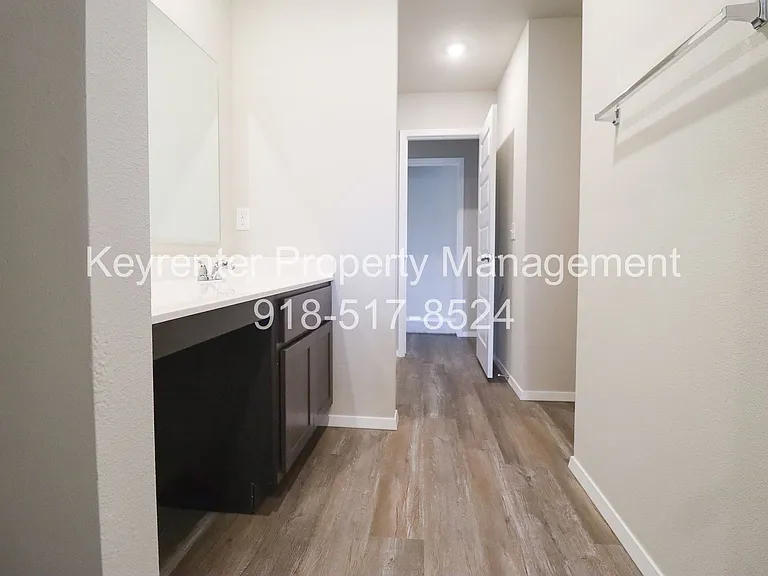 1327 E Honolulu Pl — Photo 8