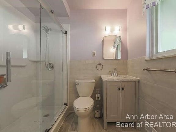 3rd image of 9847 Milburn St