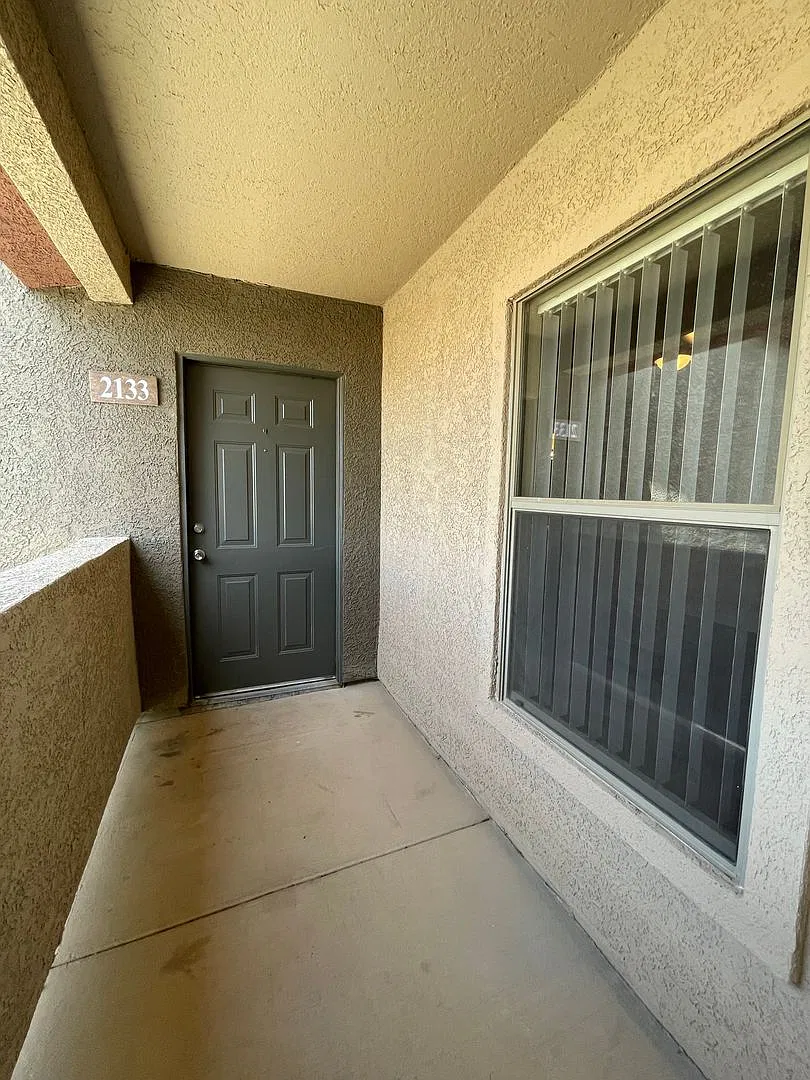 Gorgeous 2nd Floor Unit in Coronado Palms! Available Soon! — Photo 3