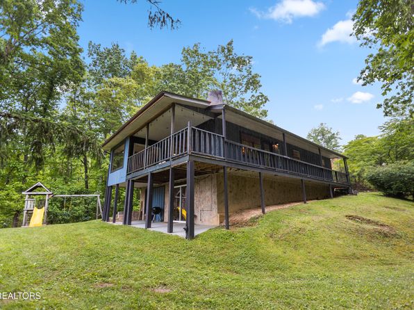 3724 Warden Branch Ln, Gatlinburg, TN 37738