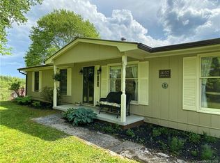 1057 Skyway Dr, Marshall, NC 28753