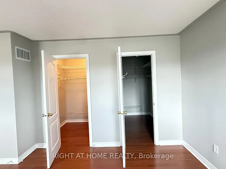 28 Laurentide Cres — Photo 17