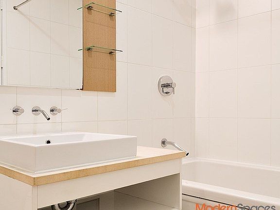 5th image of 1102 49th Ave APT 4L