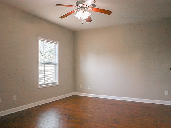5th image of 215 Moss Creek Ave APT C