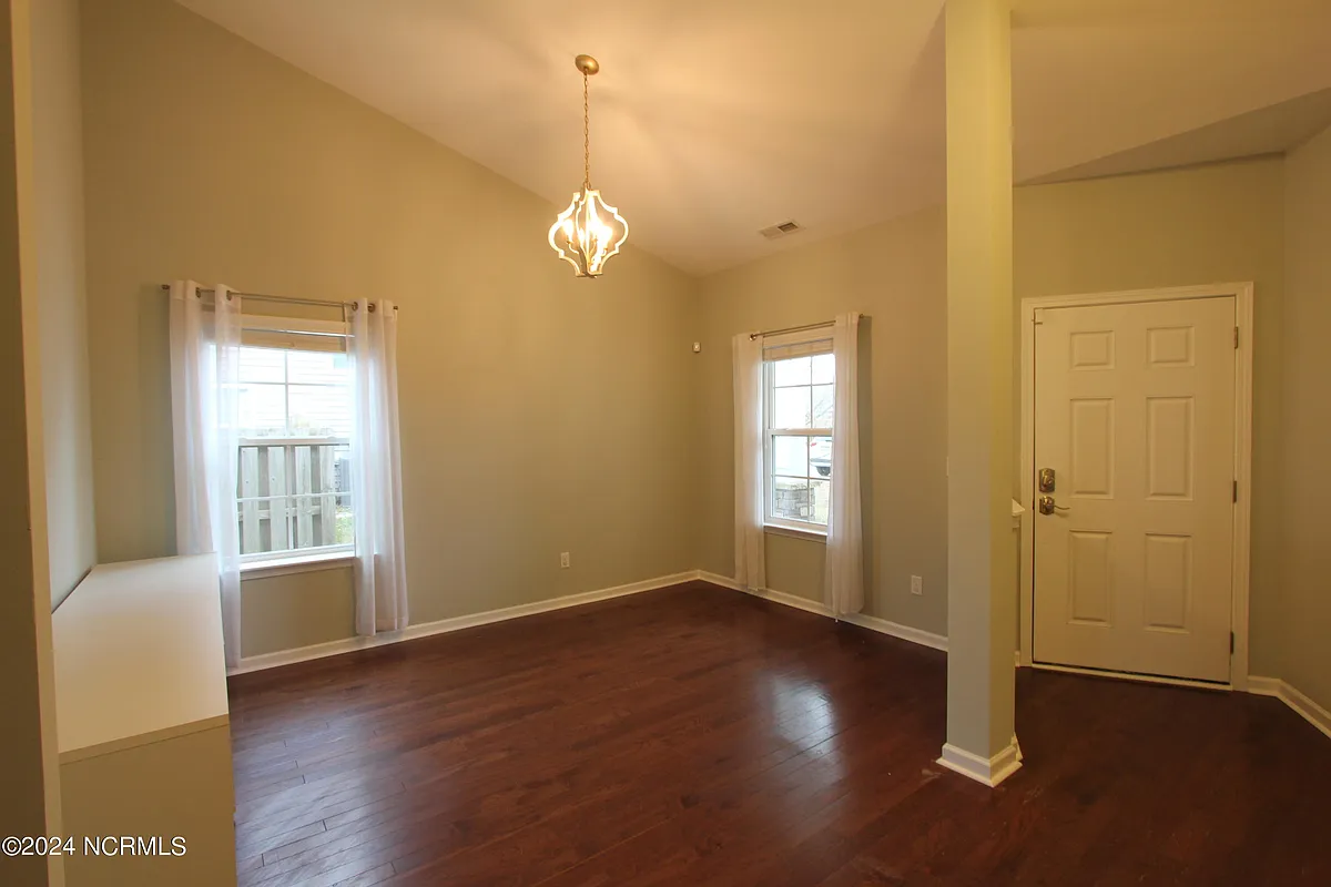 Building Photo - 108 Porch Swing Way