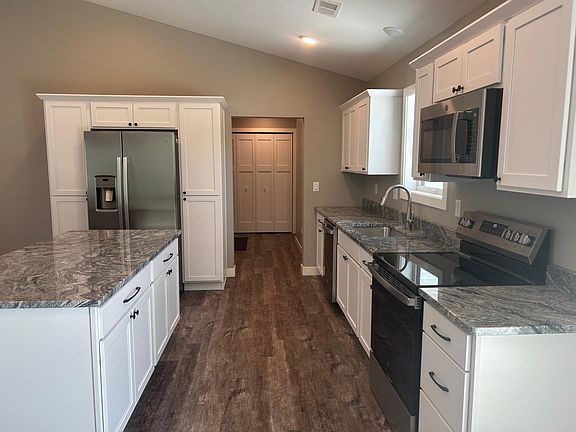 5th image of 6000 Midvalley Ln NW