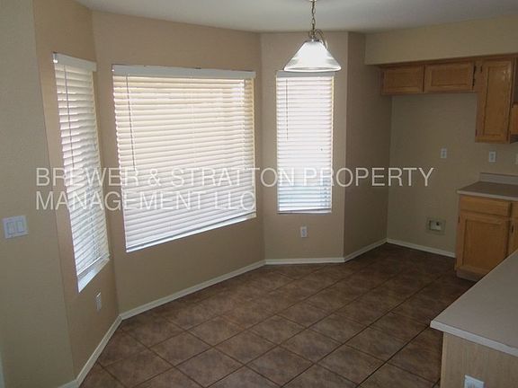 5th image of 1654 W Boston St