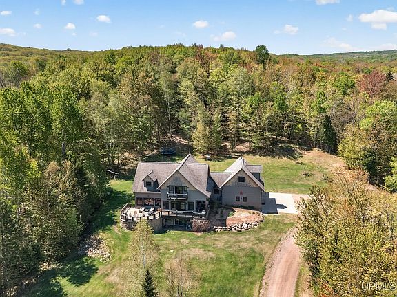 3rd image of 330 Little Lake Rd