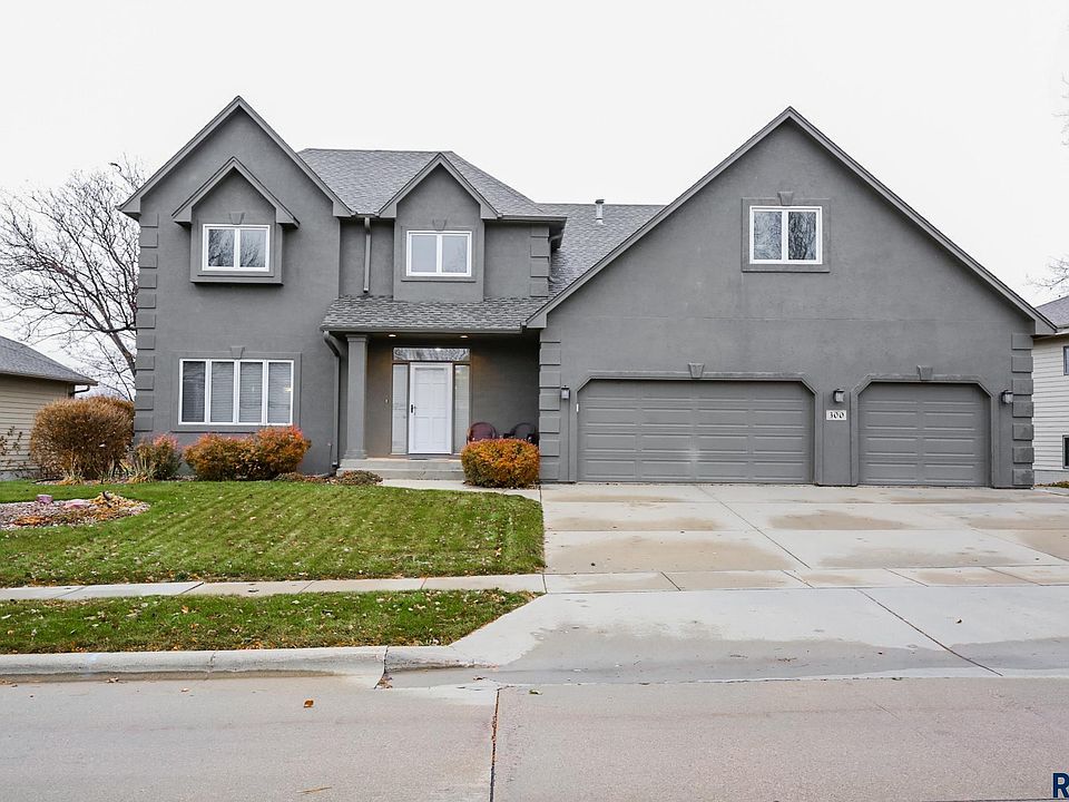 1st image of 300 E Saint Andrews Dr