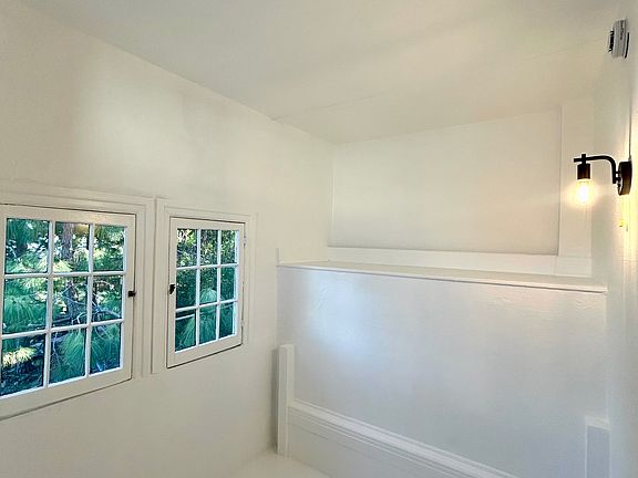 5th image of 2122 Vista Del Mar Ave #34