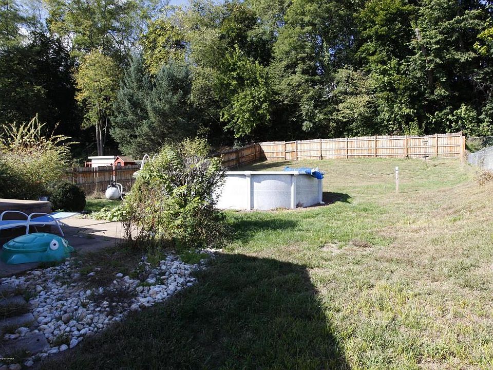 2nd image of 158 Panama St