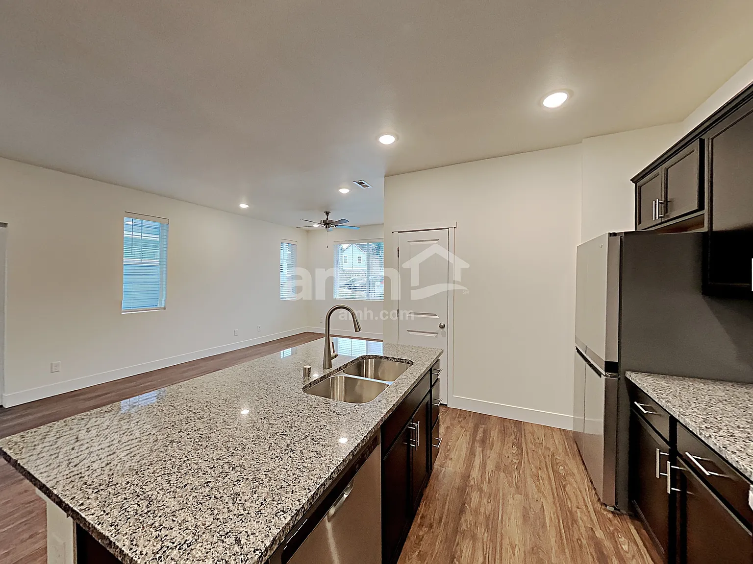 4 bed, 2.5 bath, 1709 sqft, $3,250 — Photo 3