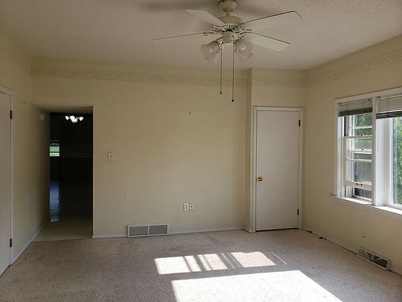 3rd image of 9739 Maysville Rd