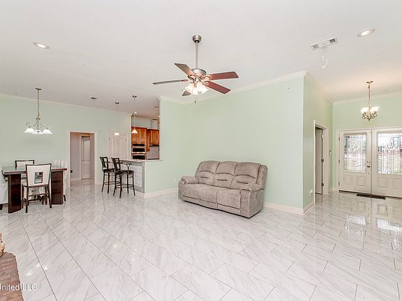 5th image of 29 E Twin Oaks Ln