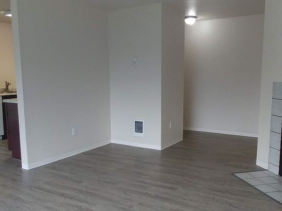 4th image of 504 4th Ave SE #B