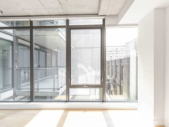 4th image of 560 King St W #326