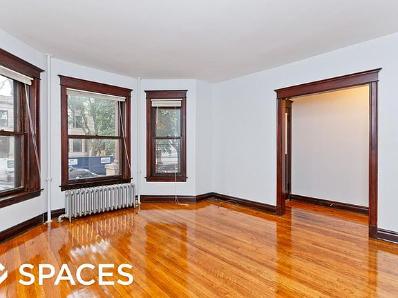 2nd image of 1337 W Newport Ave