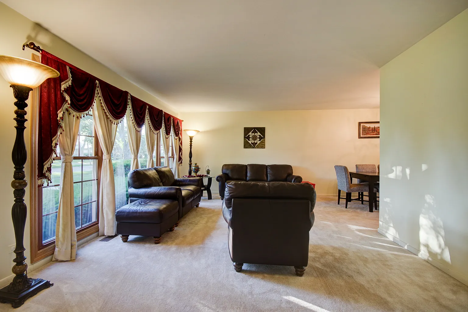385 Wilkins Dr photo 1
