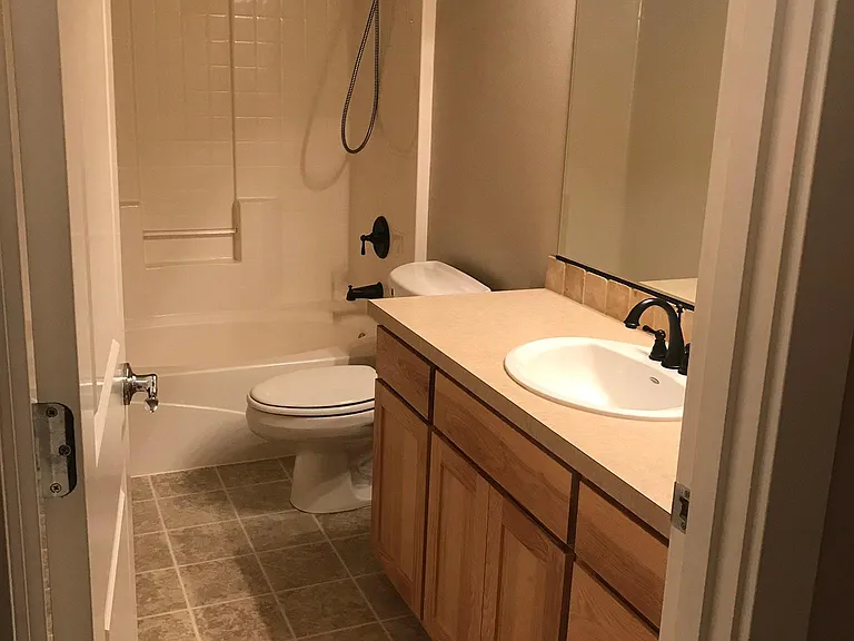 1604 Webb Lake Dr NE — Photo 12