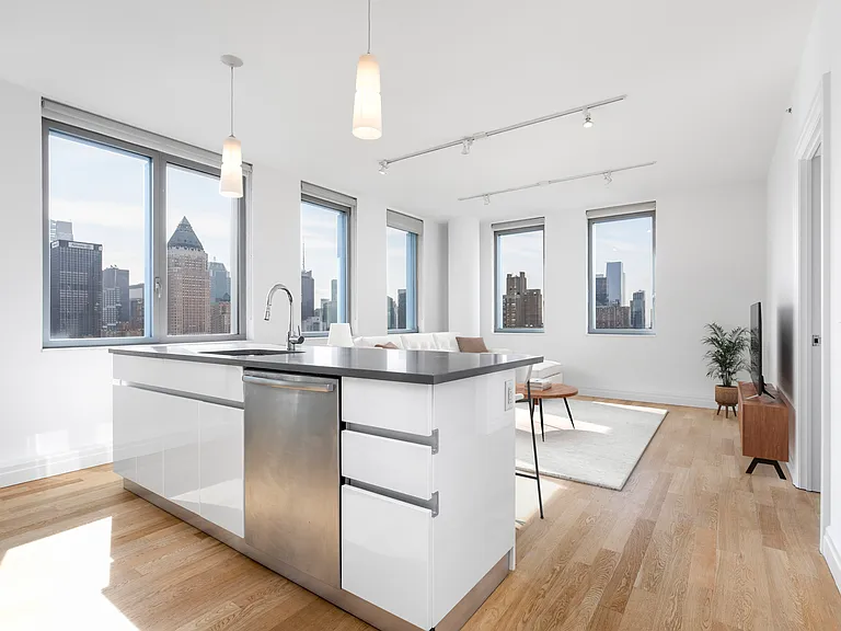 554 W 54th St #25Y — Photo 3