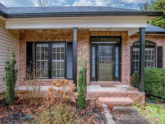 4th image of 225 Delview Dr