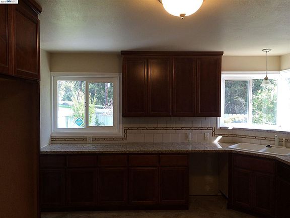 4th image of 3506 Calafia Ave