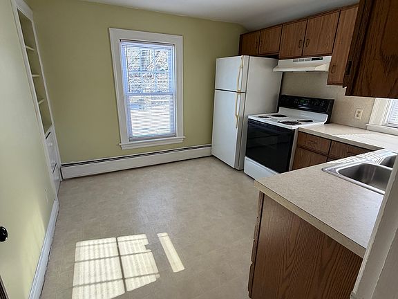 2nd image of 465 Oaklawn Ave #2