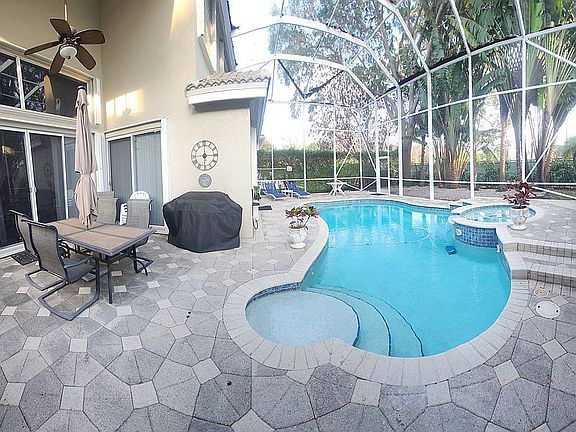 Enclosed patio/pool/spa