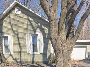 420 Sand Ridge Rd, Bowling Green, OH