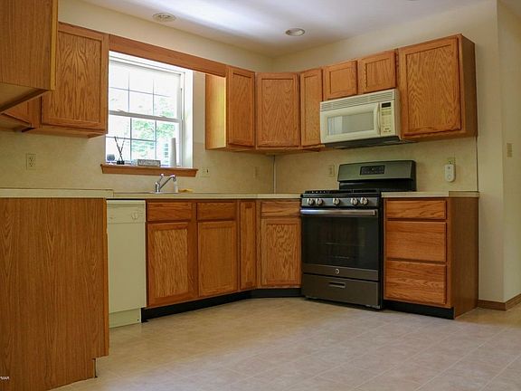 5th image of 1742 Conestoga Way