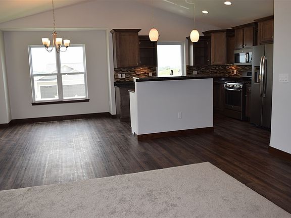 5th image of 600 Bainberry St