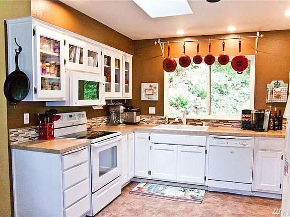 5th image of 77 Polo Park Dr