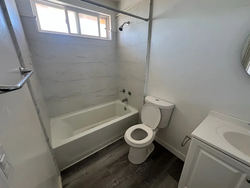 9725 N Loop Blvd — Photo 3