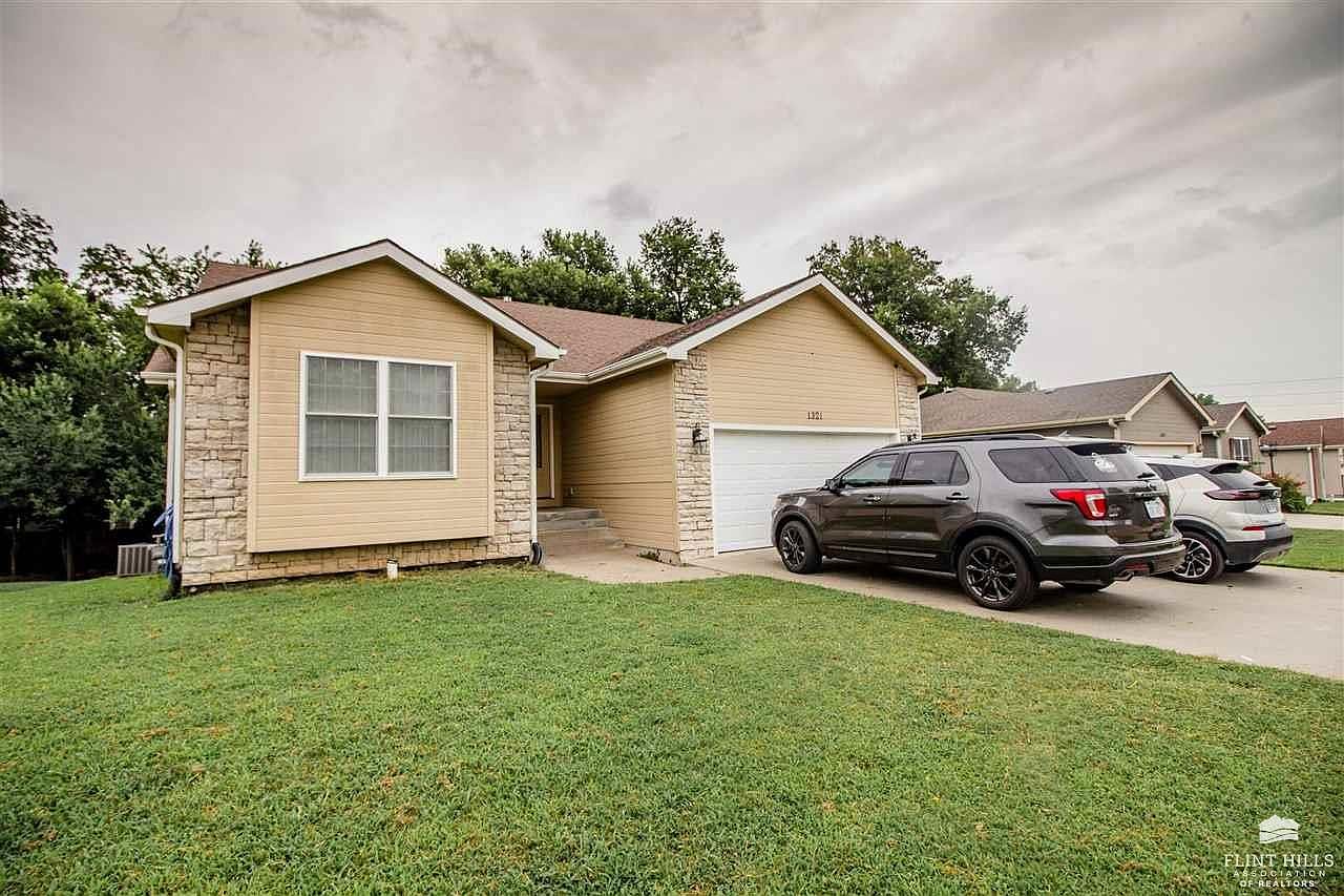 1321 Overbrooke Dr, Junction City, KS 66441 MLS 20231919 Zillow