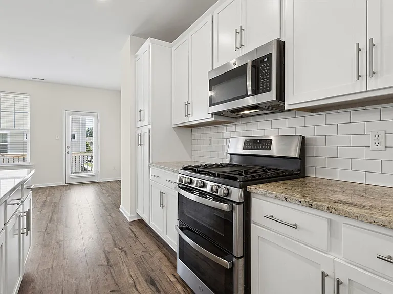 1550 Green Hill St — Photo 11