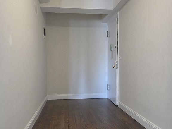 4th image of 207 W 106th St #16